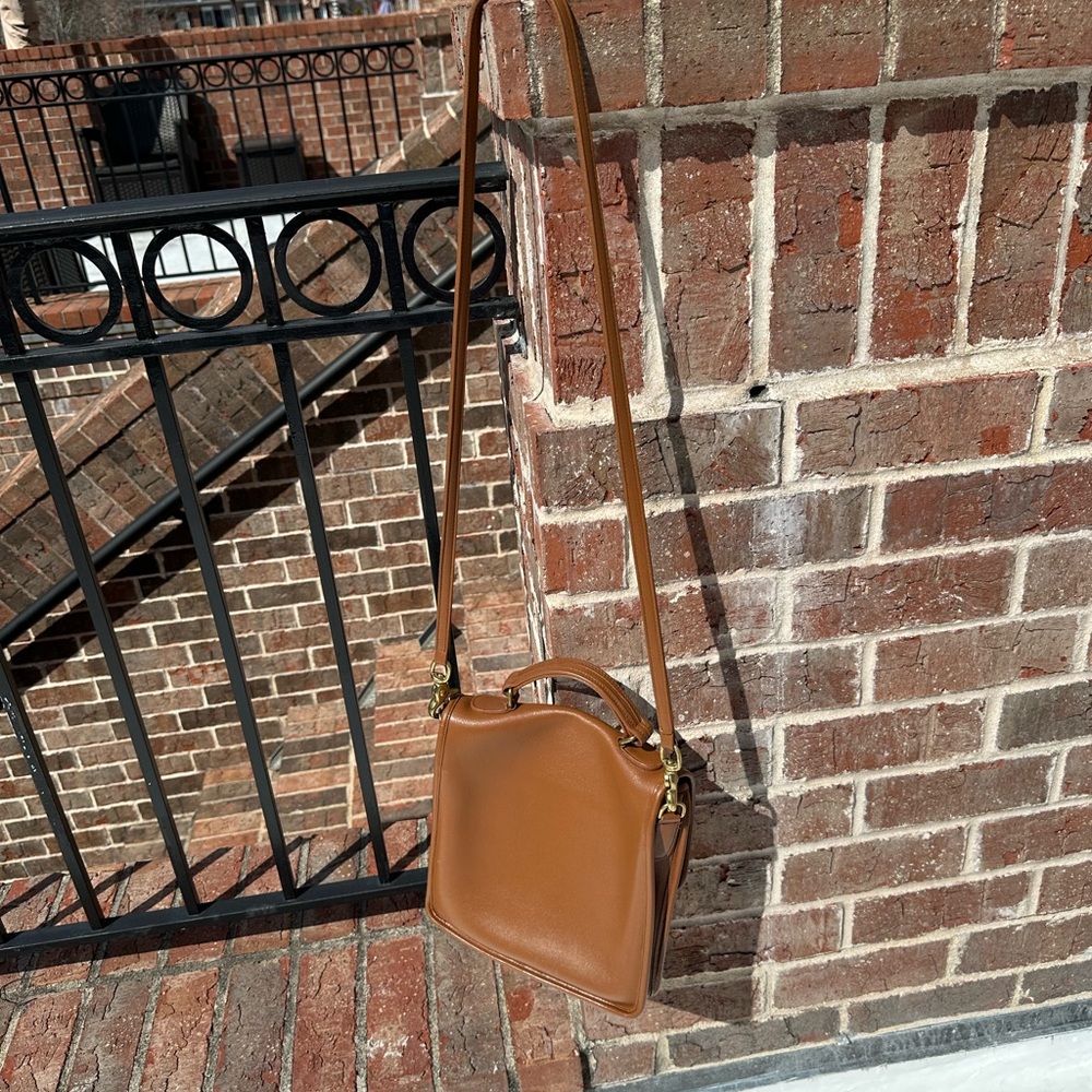 Coach vintage, pristine, most popular bag ever, Messenger bag. Gorgeous - Picture 3 of 9